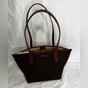 NWT Michael Kors Jane Large Tote Brown MK Signature Logo Flared Bag